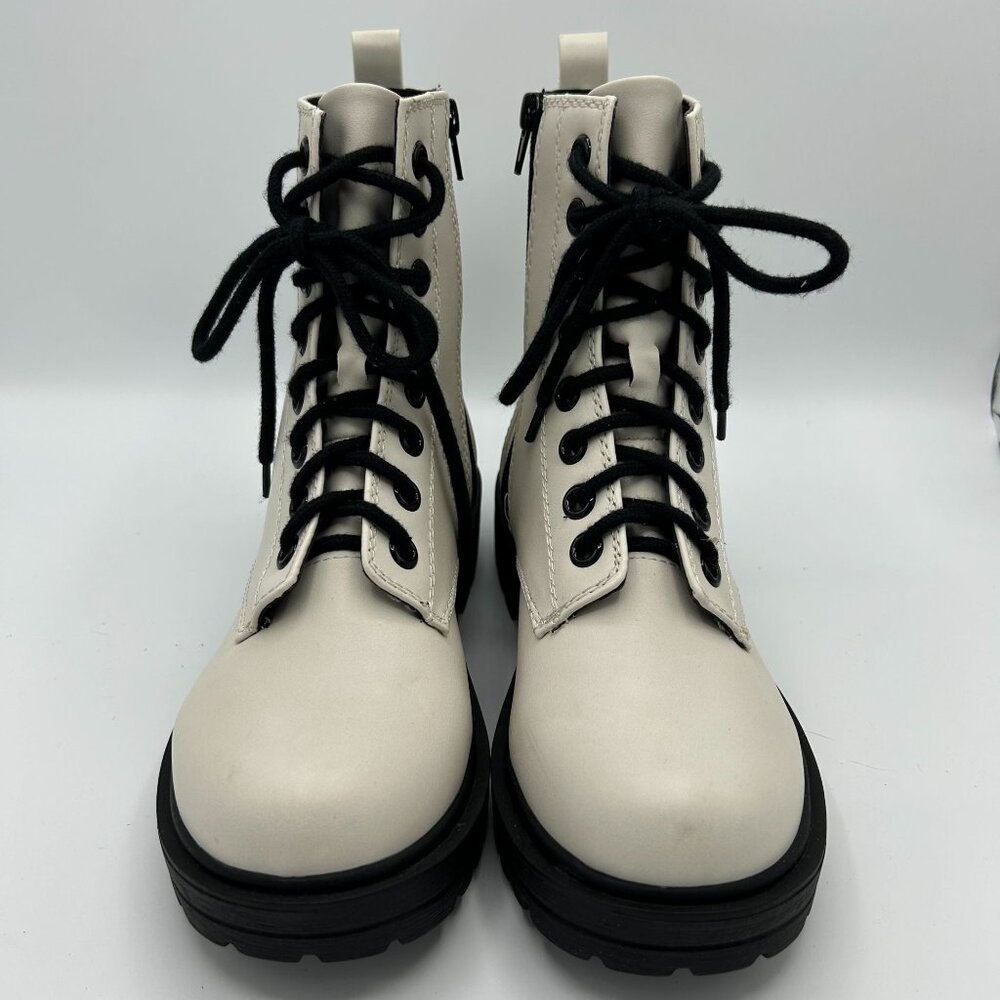 SODA Chunky White Lace-Up Combat Ankle Boots With Black Soles & Laces Size 8.5 - Picture 2 of 9